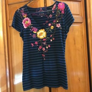 JWLA beautifully embroidered tee shirt